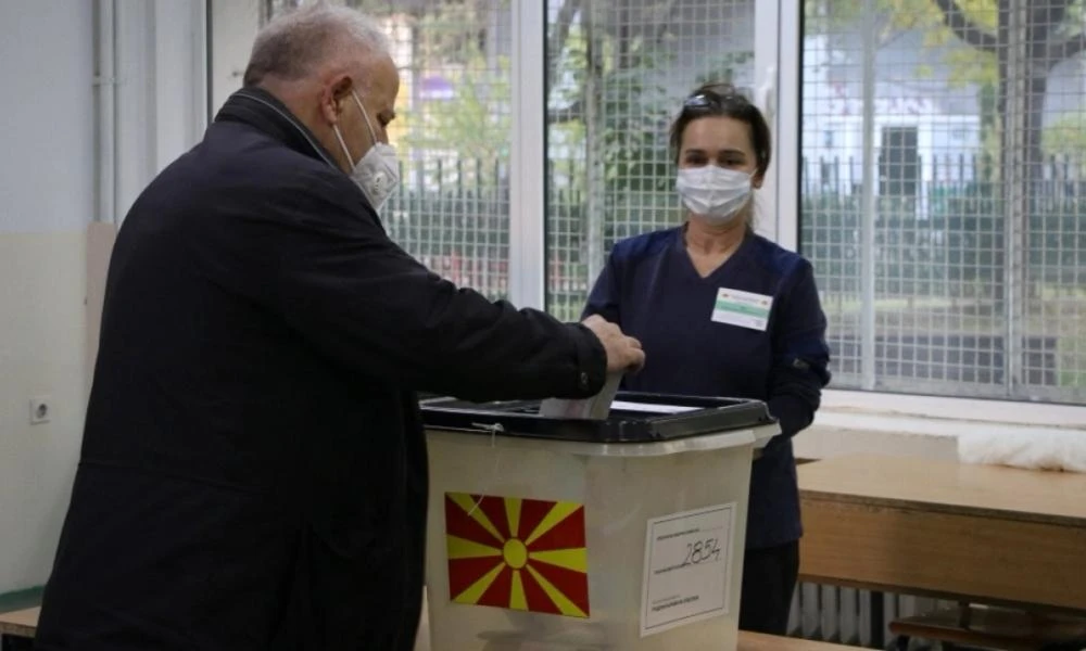 Σκόπια: Άνοιξαν οι κάλπες για τον πρώτο γύρο των προεδρικών εκλογών